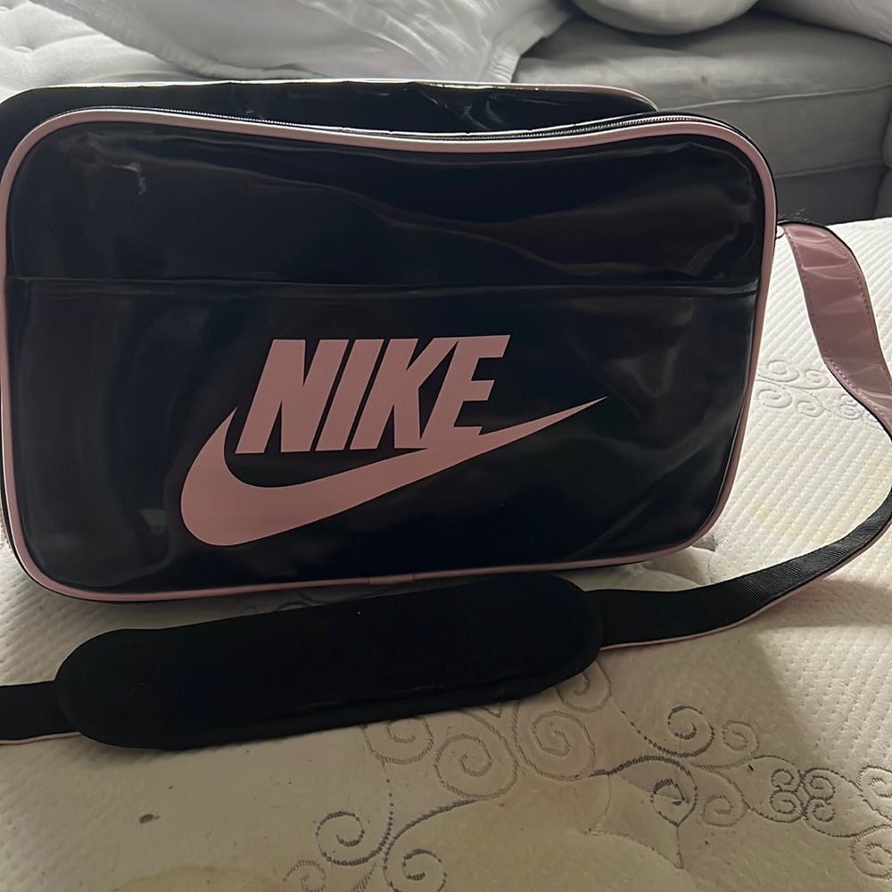 Retro nike bag patent leather